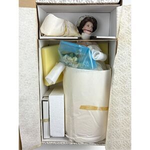 NEW Franklin Mint Heirloom Jackie Kennedy Porcelain Bride Doll 16in NRFB